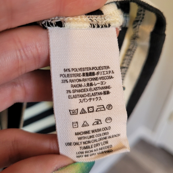 Free People Urban Outfitters Black White Striped Pleated Shorts Women's Medium - Picture 6 of 7